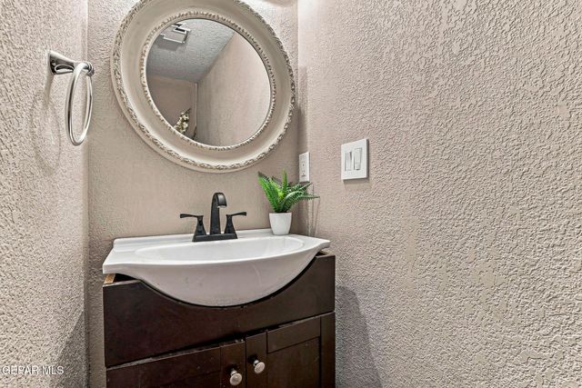 5705 NOVILLA Place, El Paso, TX 79932