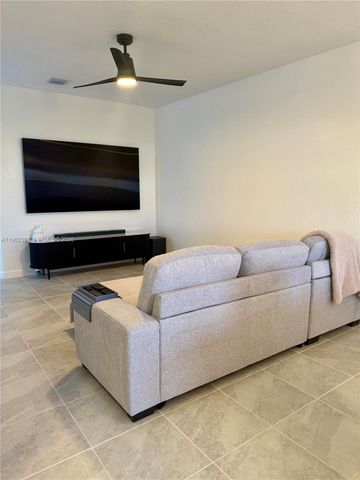 2810 SE 24th Ave, Homestead, FL 33035