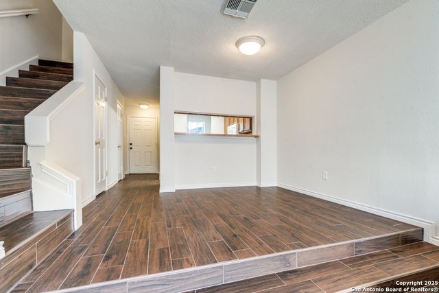 10254 Dover Rdg Apt 204, San Antonio, TX 78250