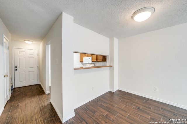 10254 Dover Rdg Apt 204, San Antonio, TX 78250