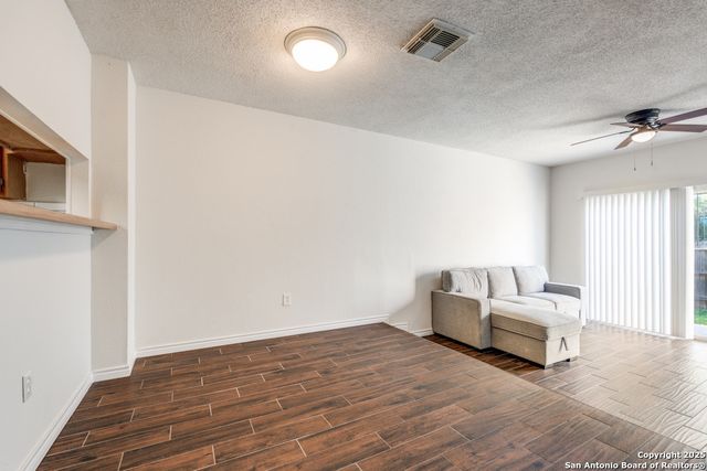 10254 Dover Rdg Apt 204, San Antonio, TX 78250