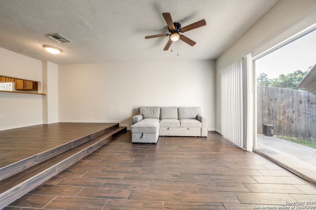 10254 Dover Rdg Apt 204, San Antonio, TX 78250