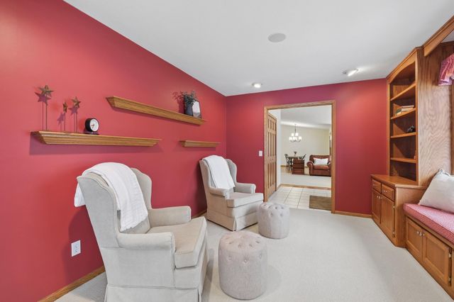 877 Ivy Lane, Eagan, MN 55123