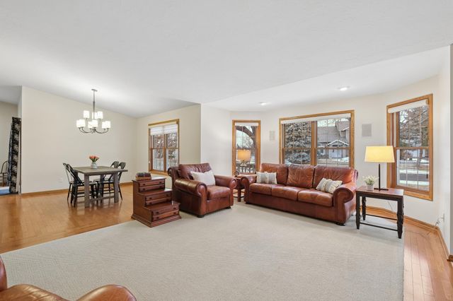 877 Ivy Lane, Eagan, MN 55123