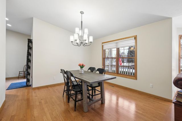 877 Ivy Lane, Eagan, MN 55123