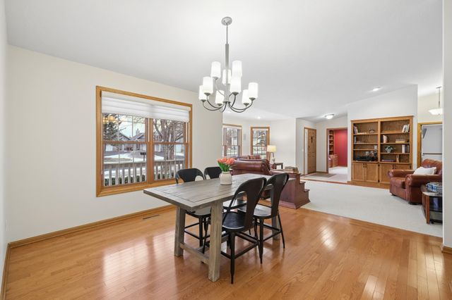 877 Ivy Lane, Eagan, MN 55123