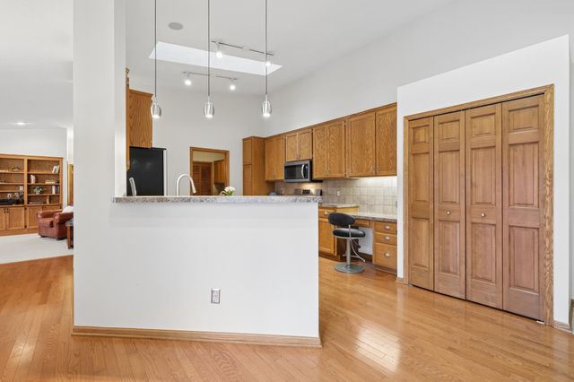 877 Ivy Lane, Eagan, MN 55123