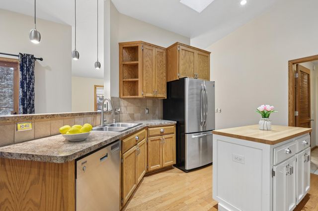 877 Ivy Lane, Eagan, MN 55123