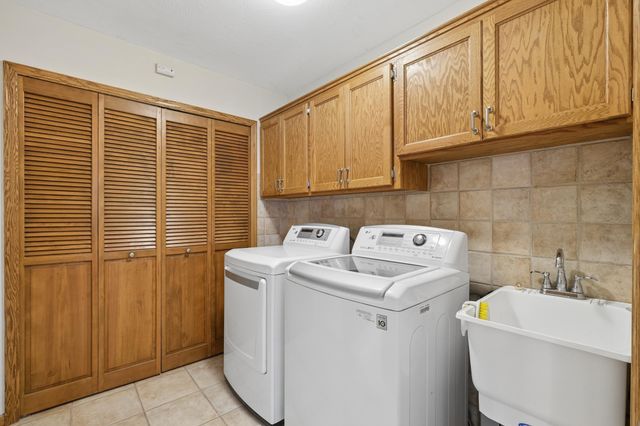 877 Ivy Lane, Eagan, MN 55123