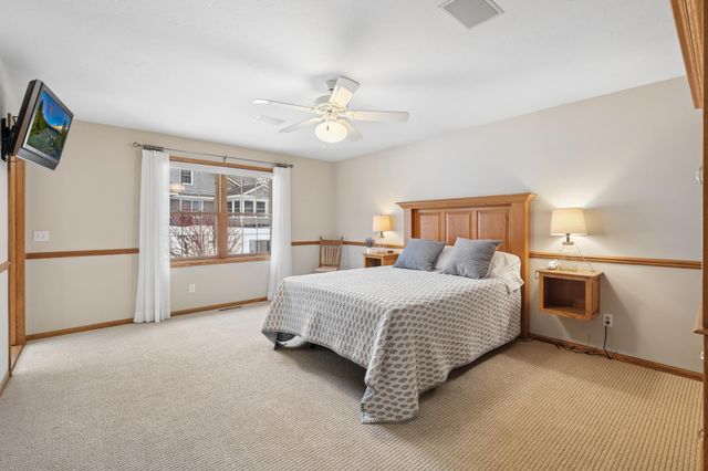 877 Ivy Lane, Eagan, MN 55123