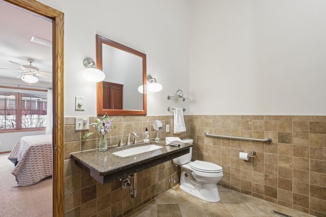 877 Ivy Lane, Eagan, MN 55123