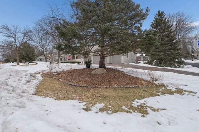 877 Ivy Lane, Eagan, MN 55123