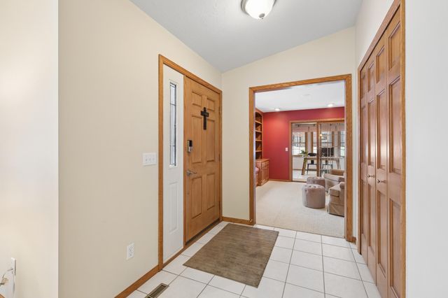 877 Ivy Lane, Eagan, MN 55123