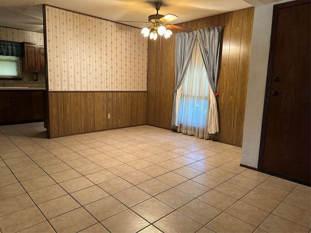 705 Edelweiss Drive, Grand Prairie, TX 75052
