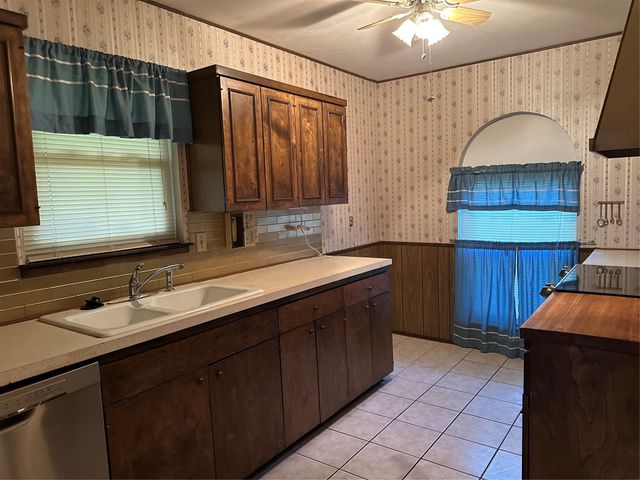705 Edelweiss Drive, Grand Prairie, TX 75052