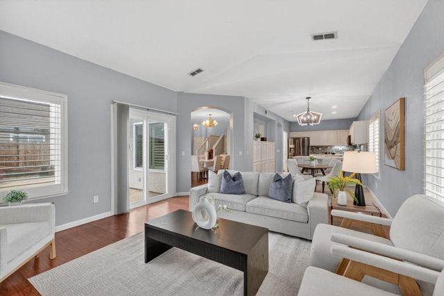 8869 Jessup Ct, Elk Grove, CA 95758