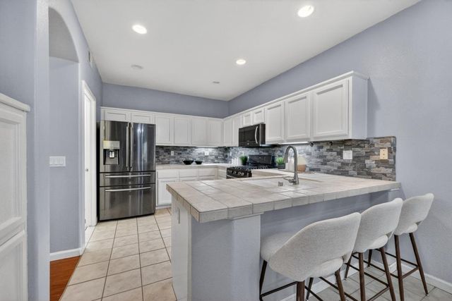 8869 Jessup Ct, Elk Grove, CA 95758