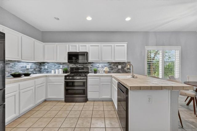 8869 Jessup Ct, Elk Grove, CA 95758