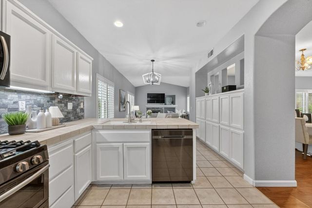 8869 Jessup Ct, Elk Grove, CA 95758