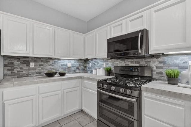 8869 Jessup Ct, Elk Grove, CA 95758