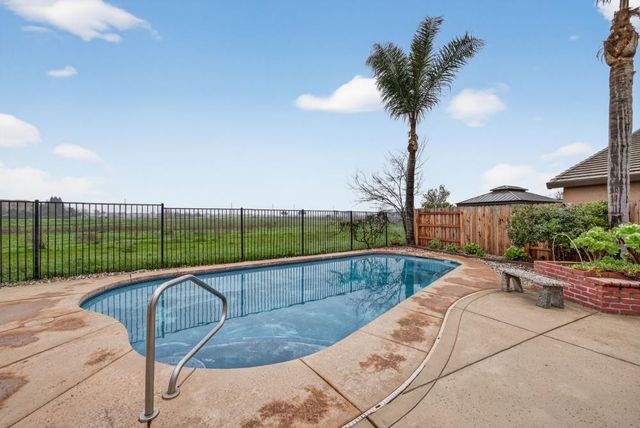 8869 Jessup Ct, Elk Grove, CA 95758