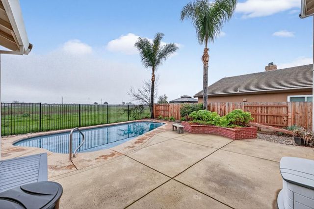 8869 Jessup Ct, Elk Grove, CA 95758