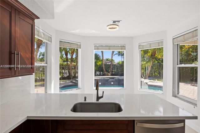 16449 SW 84th Pl, Palmetto Bay, FL 33157