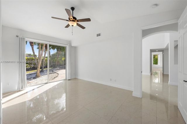 16449 SW 84th Pl, Palmetto Bay, FL 33157