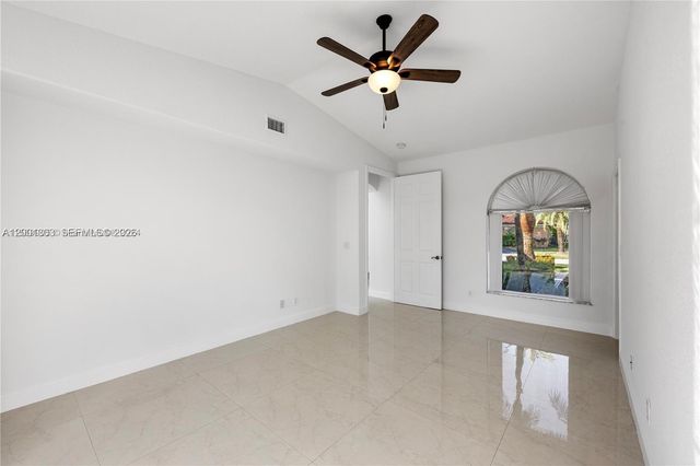 16449 SW 84th Pl, Palmetto Bay, FL 33157