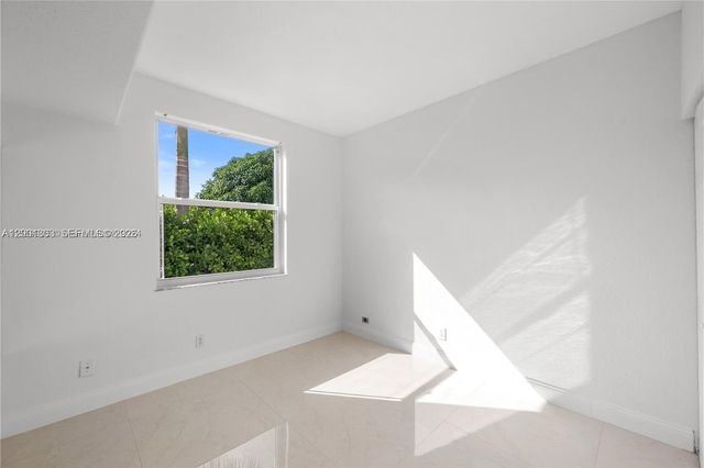 16449 SW 84th Pl, Palmetto Bay, FL 33157