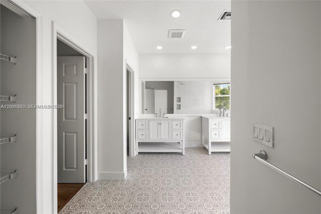 16449 SW 84th Pl, Palmetto Bay, FL 33157