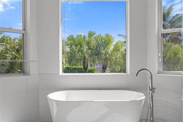 16449 SW 84th Pl, Palmetto Bay, FL 33157