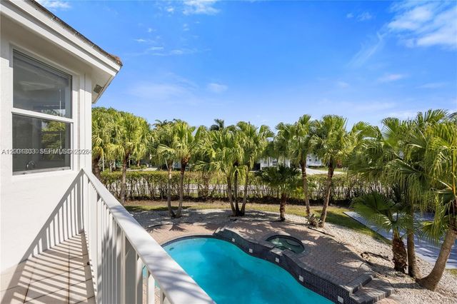 16449 SW 84th Pl, Palmetto Bay, FL 33157