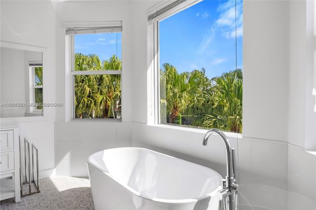 16449 SW 84th Pl, Palmetto Bay, FL 33157