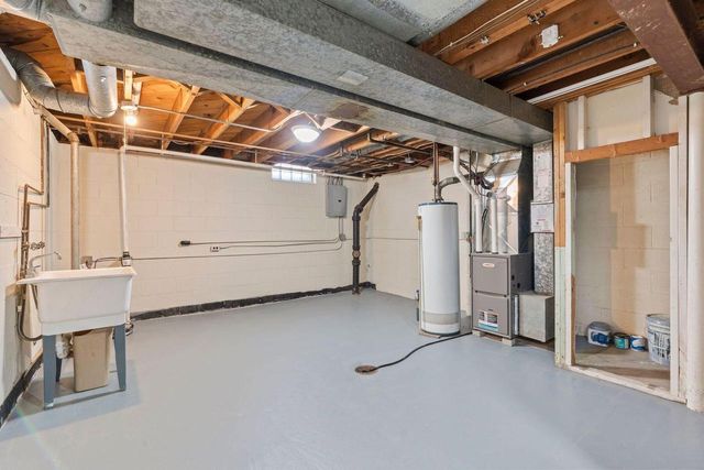 8934 W Tripoli AVENUE, Milwaukee, WI 53228