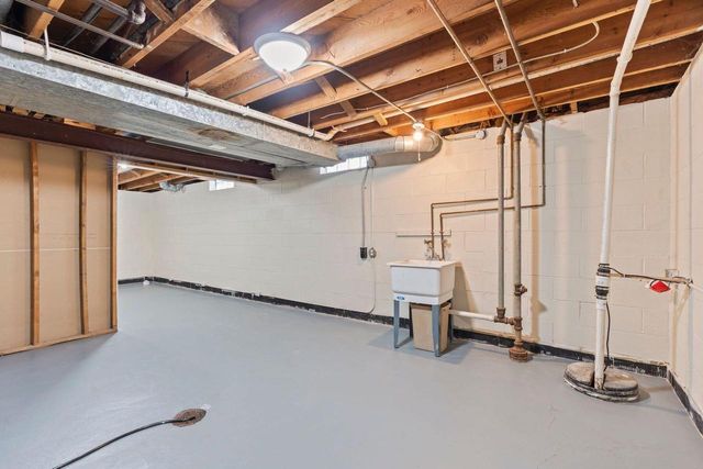 8934 W Tripoli AVENUE, Milwaukee, WI 53228