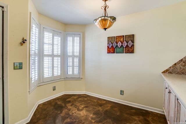 5359 Fredericksburg Rd Apt 515, San Antonio, TX 78229