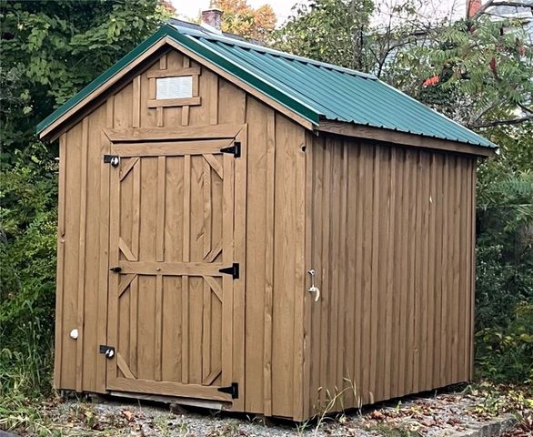 99 S Myers, Sharon, PA 16146