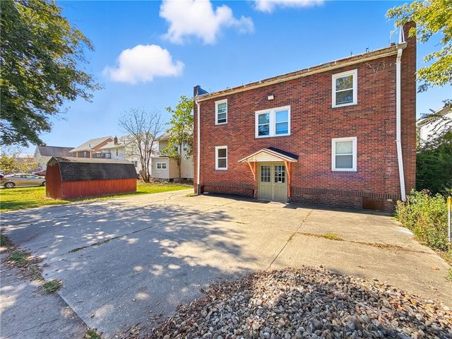 99 S Myers, Sharon, PA 16146