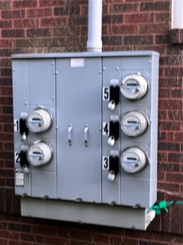 99 S Myers, Sharon, PA 16146