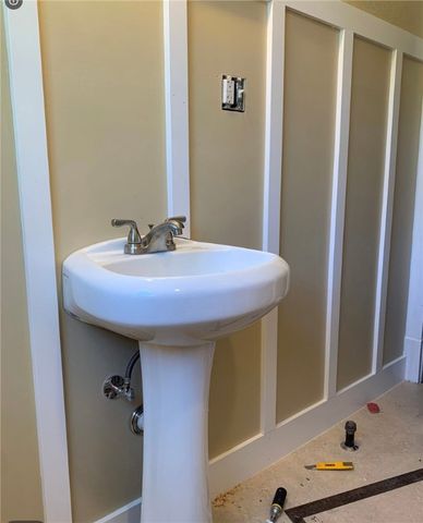 99 S Myers, Sharon, PA 16146