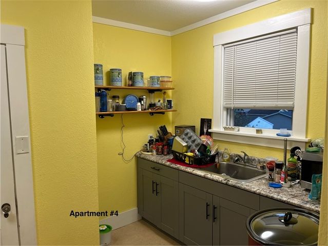 99 S Myers, Sharon, PA 16146