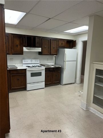 99 S Myers, Sharon, PA 16146