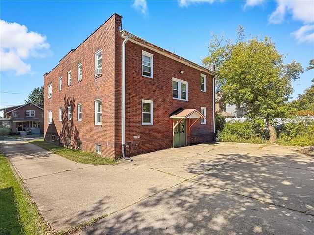 99 S Myers, Sharon, PA 16146