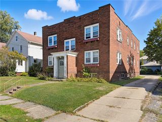 99 S Myers, Sharon, PA 16146