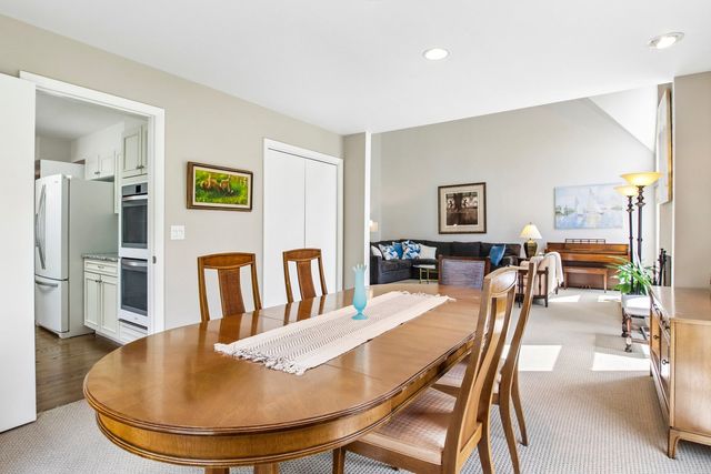 985 Coventry Lane, Highland Park, IL 60035