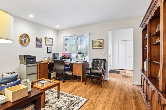 985 Coventry Lane, Highland Park, IL 60035