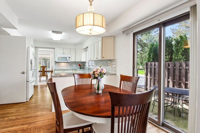 985 Coventry Lane, Highland Park, IL 60035