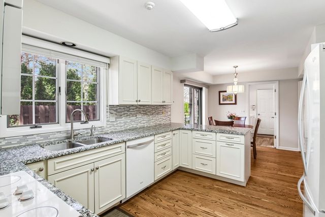 985 Coventry Lane, Highland Park, IL 60035