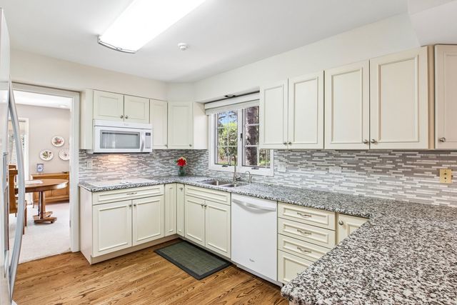 985 Coventry Lane, Highland Park, IL 60035